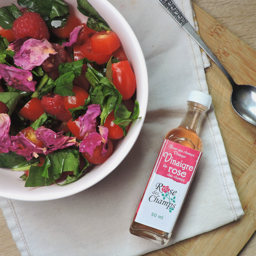 recette vinaigrette de rose avec vinaigre de rose du québec - salade a la rose