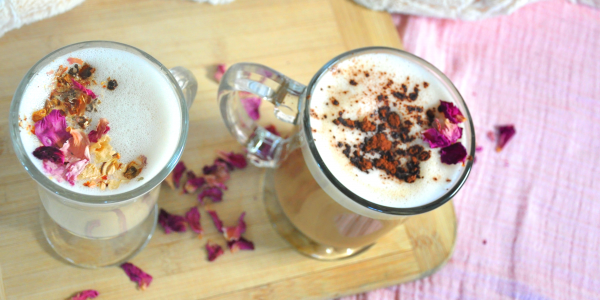 boissons chaudes roses-latte-a-la-rose-mocka-a-la-rose-petales-de-rose-tisane-the